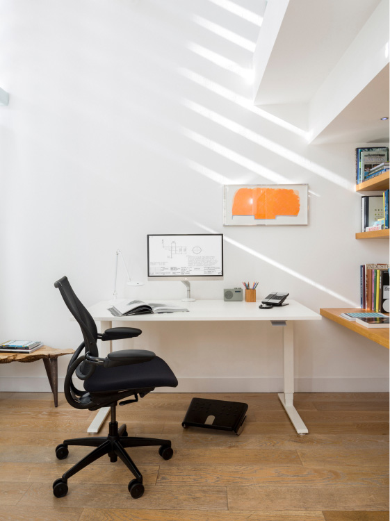 Liberty in a Black Frame, with Corde 4 Black Textile Seat